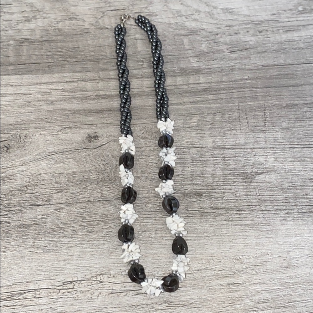 White stones & Silver Beads Choker Necklace